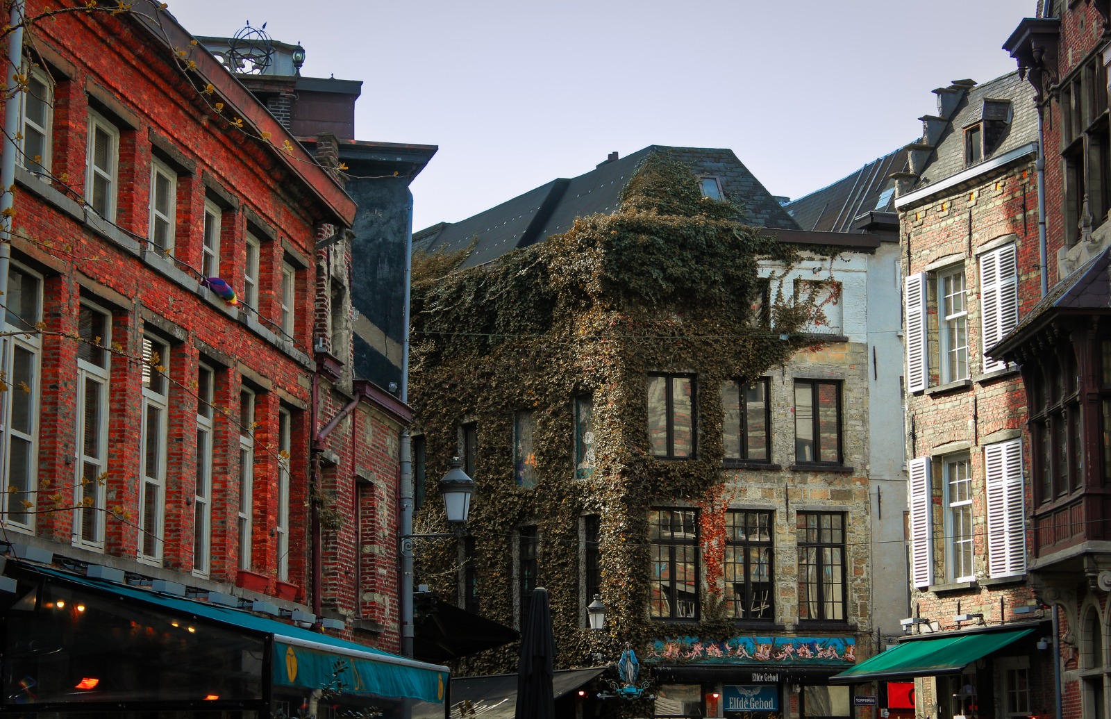 Historic townhouses around a square in Antwerp – removals from the UK to Antwerp