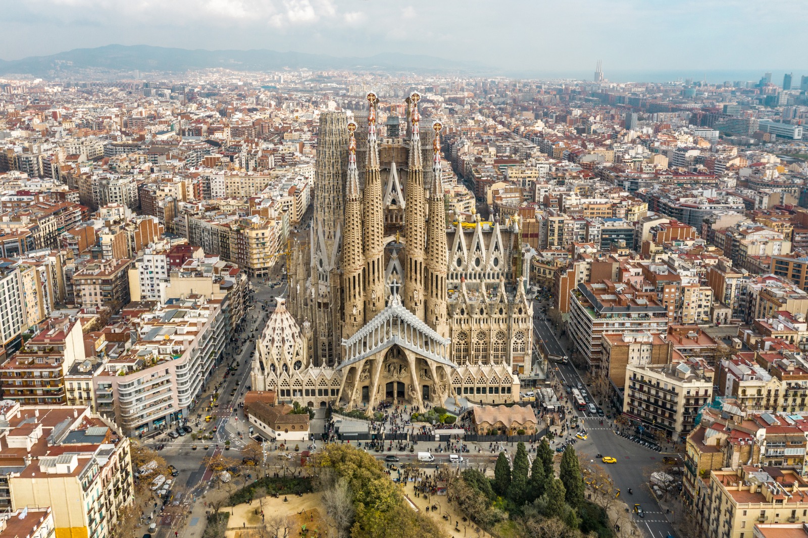 Aerial view of the Sagrada Familia and surrounding blocks in Barcelona – shared-load removals to Barcelona