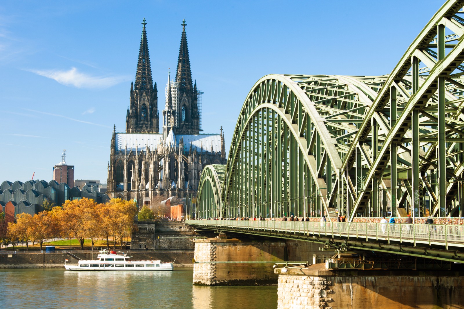 Hohenzollern Bridge and Cologne Cathedral beside the Rhine – part-load removals to Cologne
