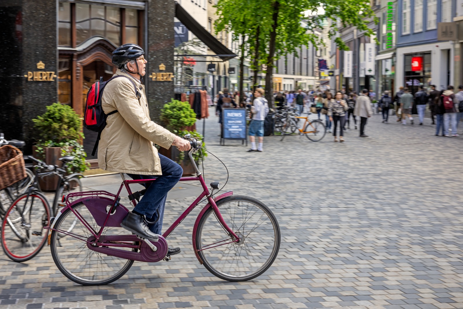 Cyclist on a cobbled shopping street in Copenhagen – removals from the UK to Copenhagen