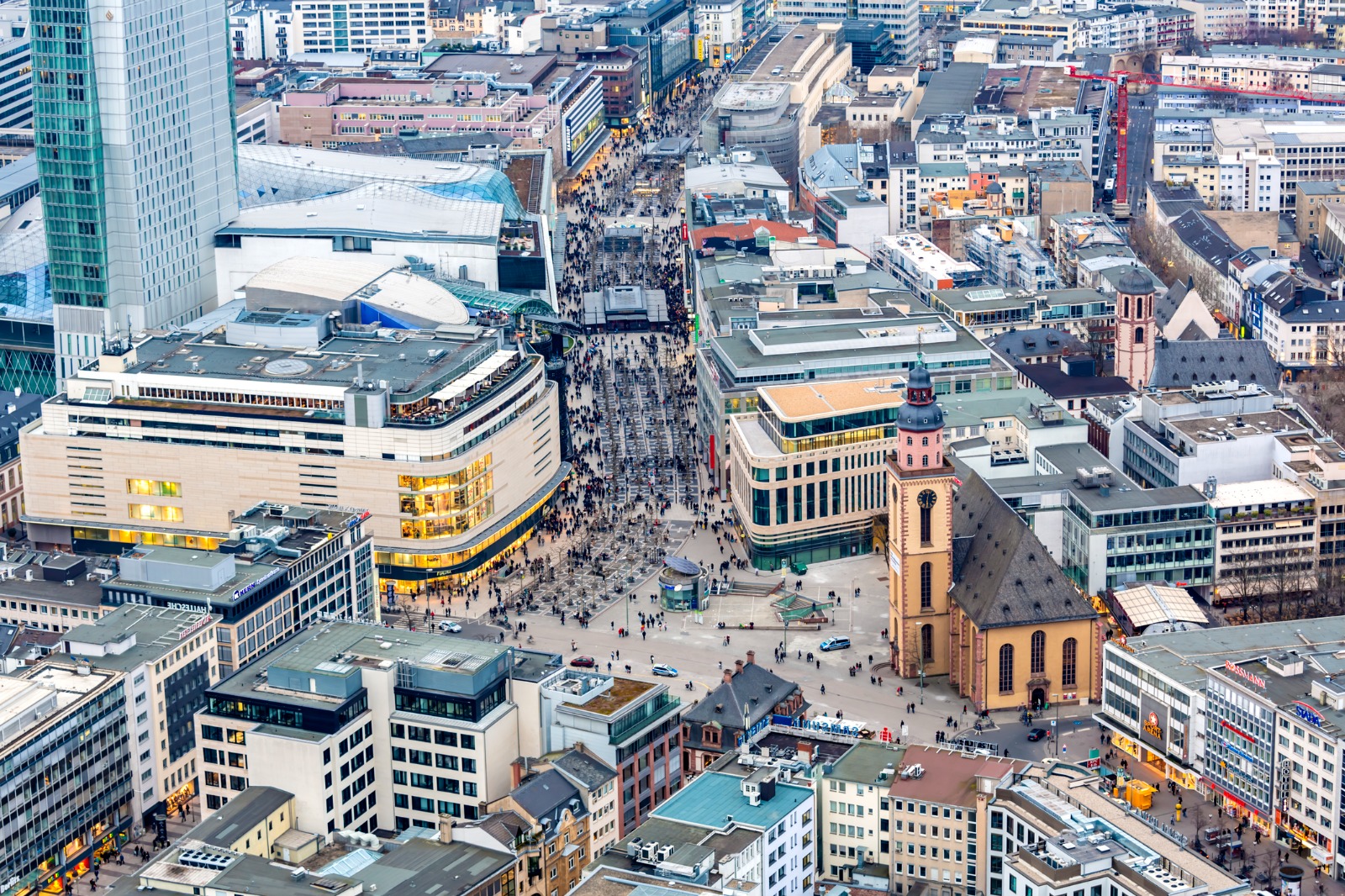 Aerial view of central Frankfurt and its shopping streets – shared-load removals to Frankfurt