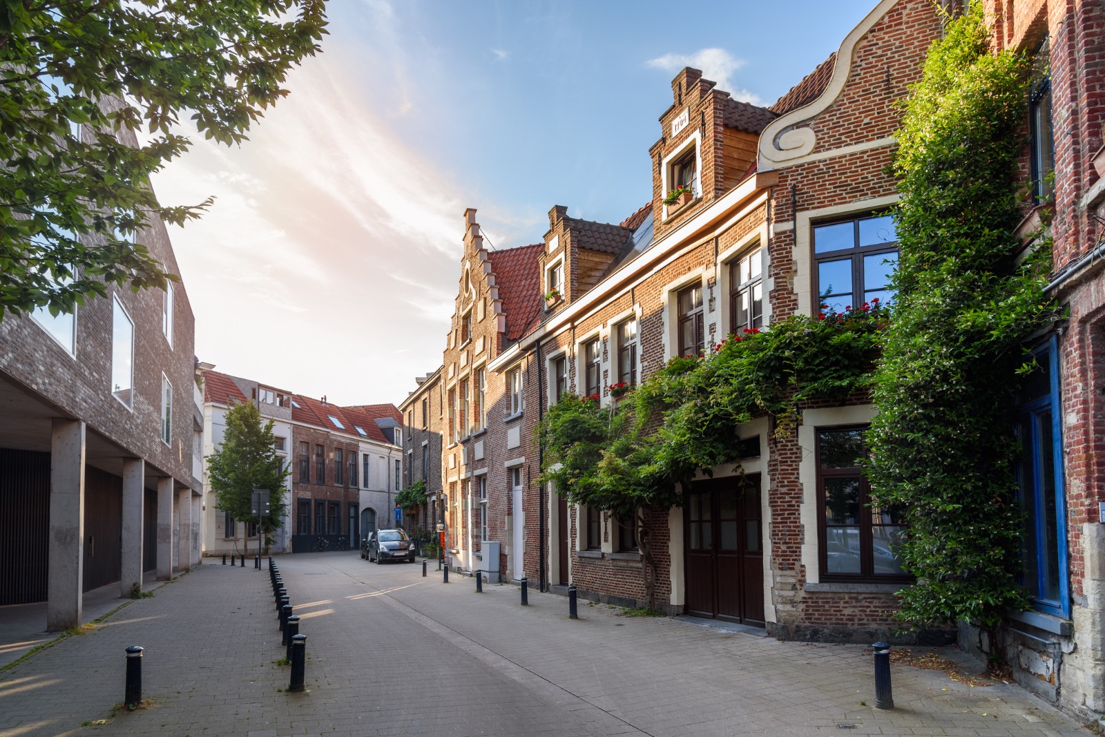 Quiet street with ivy-covered brick buildings in Ghent – removals from the UK to Ghent