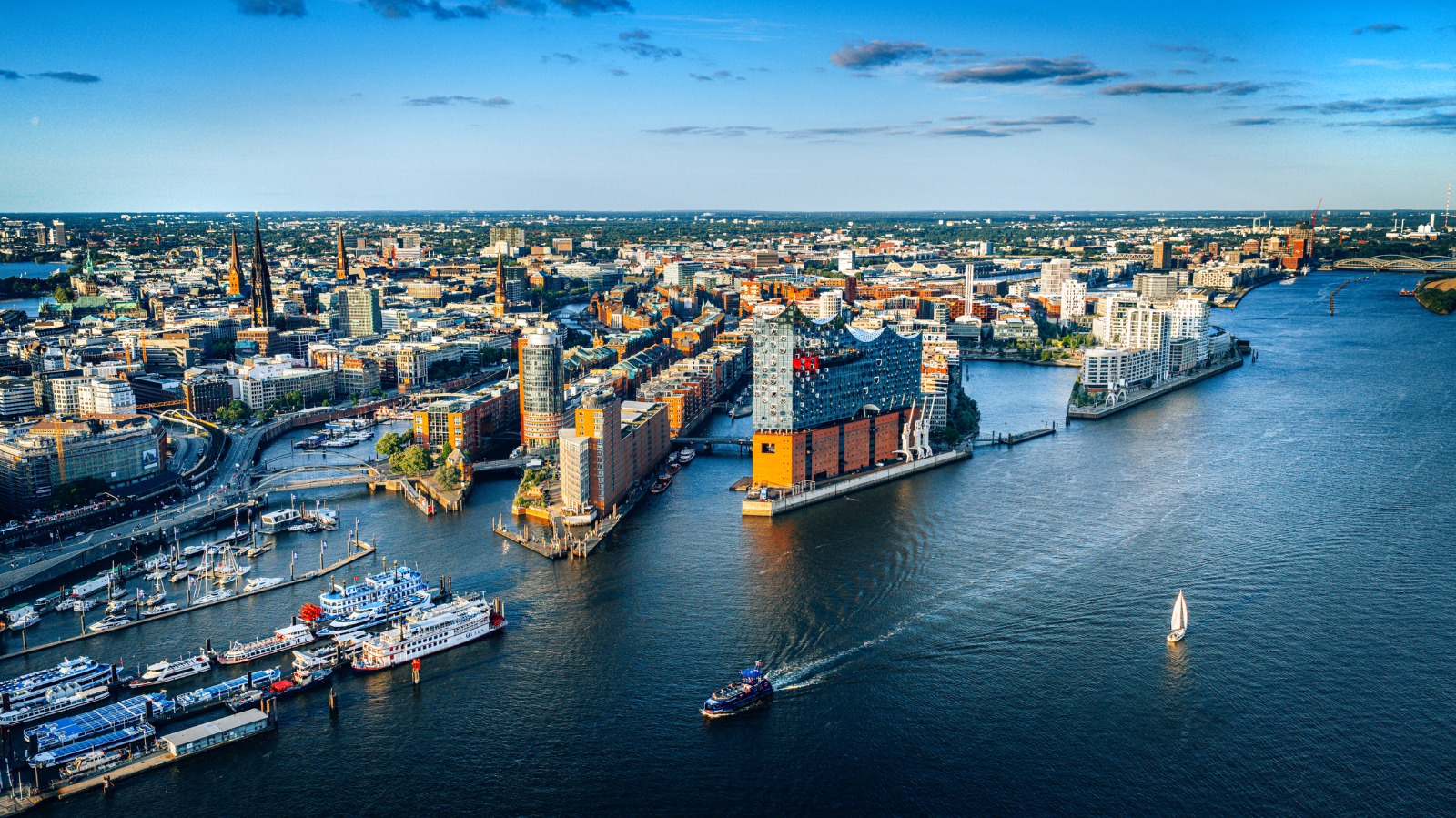 Aerial view of Hamburg's harbour and waterfront buildings – shared-load removals to Hamburg