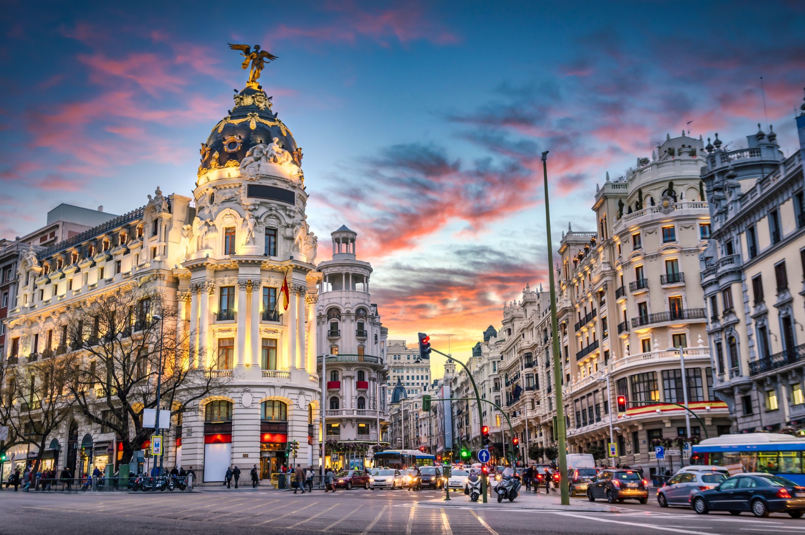 Metropolis Building on Gran Via in Madrid at sunset – removals from the UK to Madrid