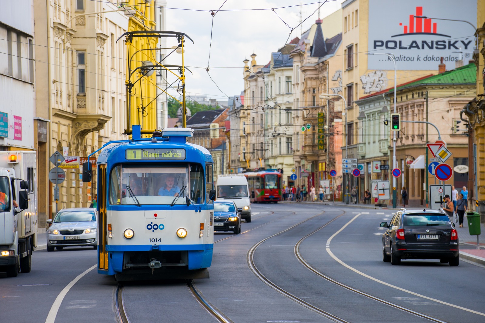 Blue tram on a city street in Ostrava – part-load removals to Ostrava