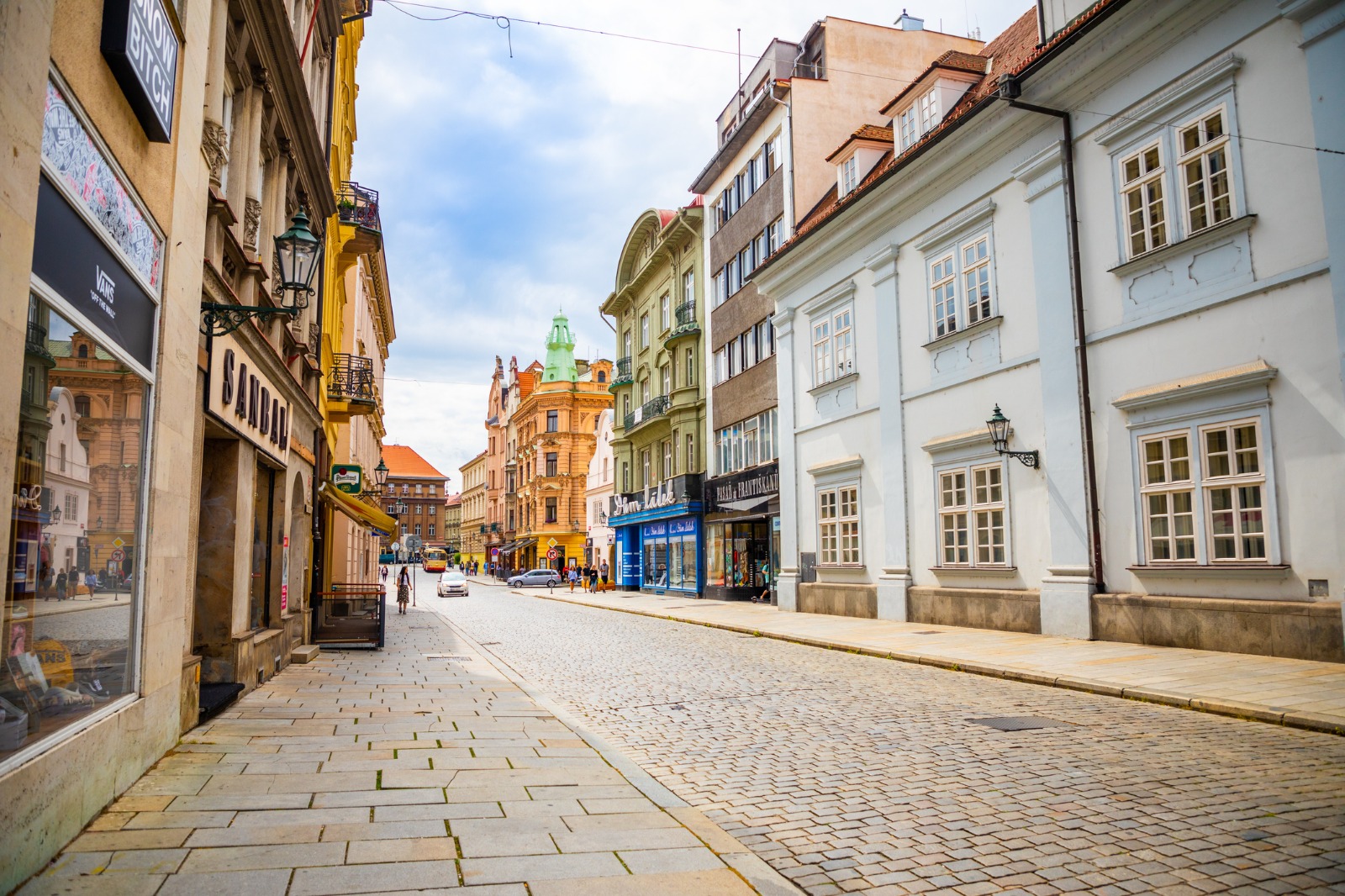 Cobbled street with historic facades in Pilsen – removals from the UK to Pilsen