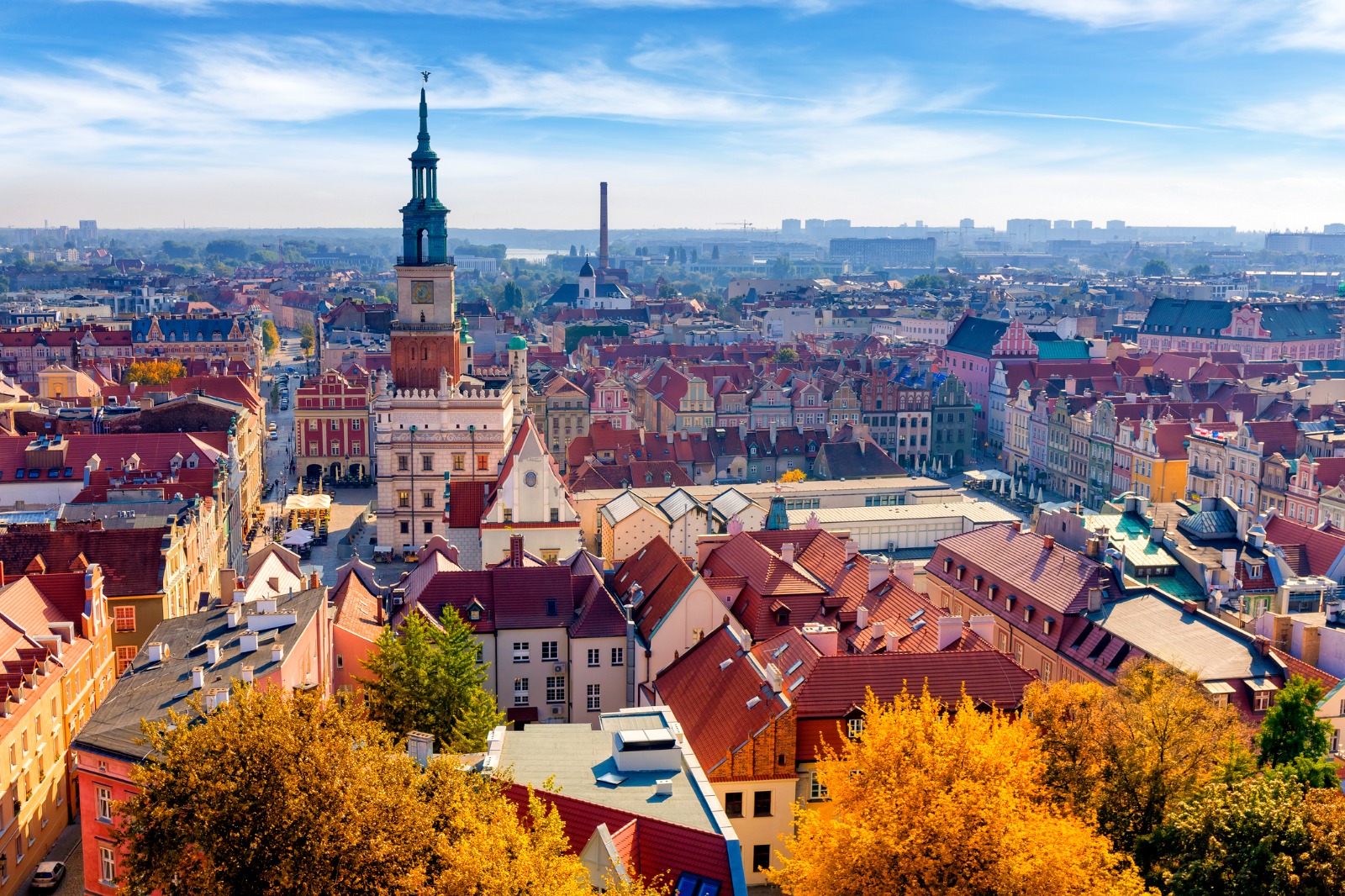 Poznan Town Hall and colourful old town rooftops – part-load removals to Poznań