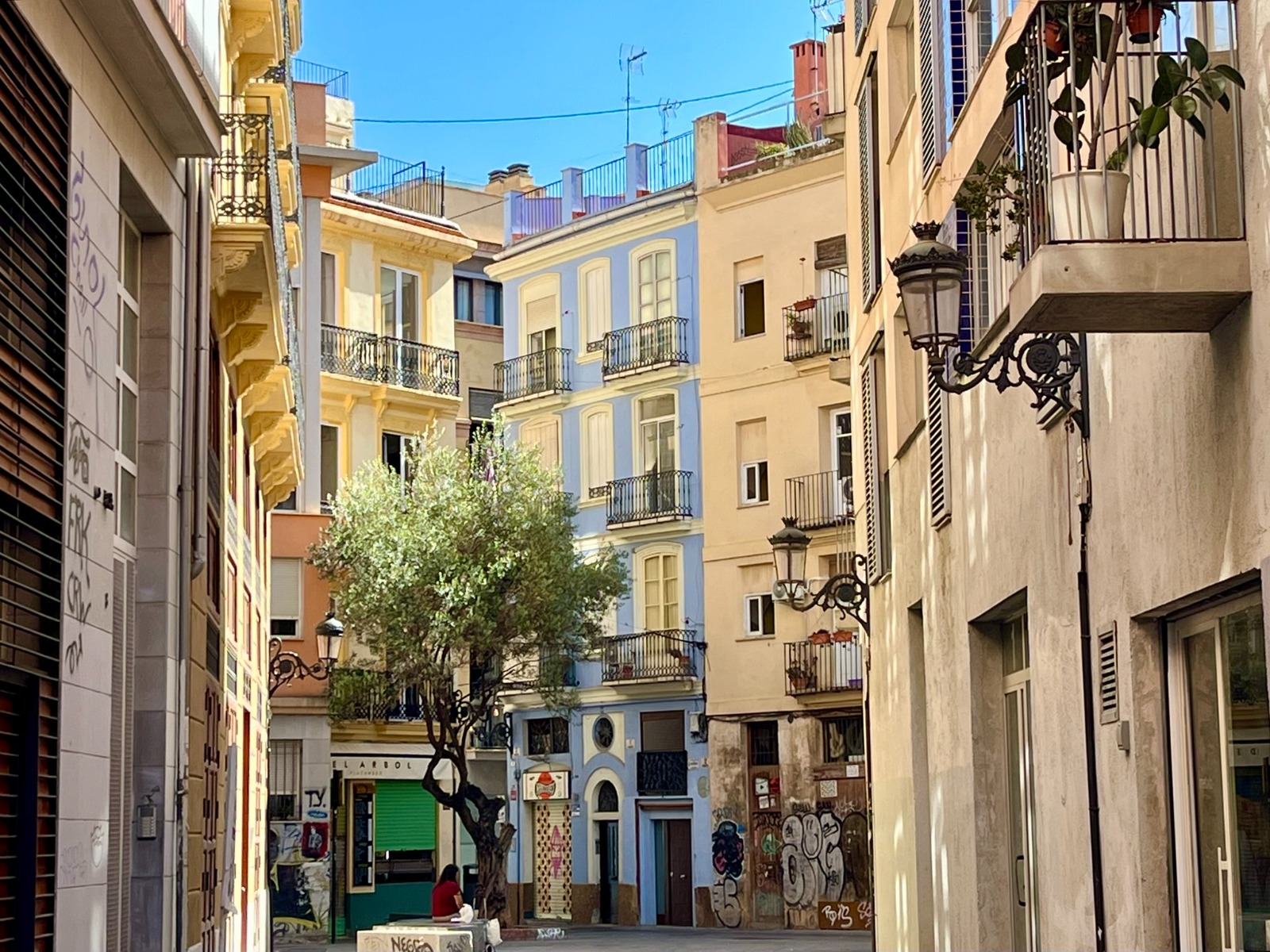 Narrow street and balconies in Valencia's old town – moving from the UK to Valencia