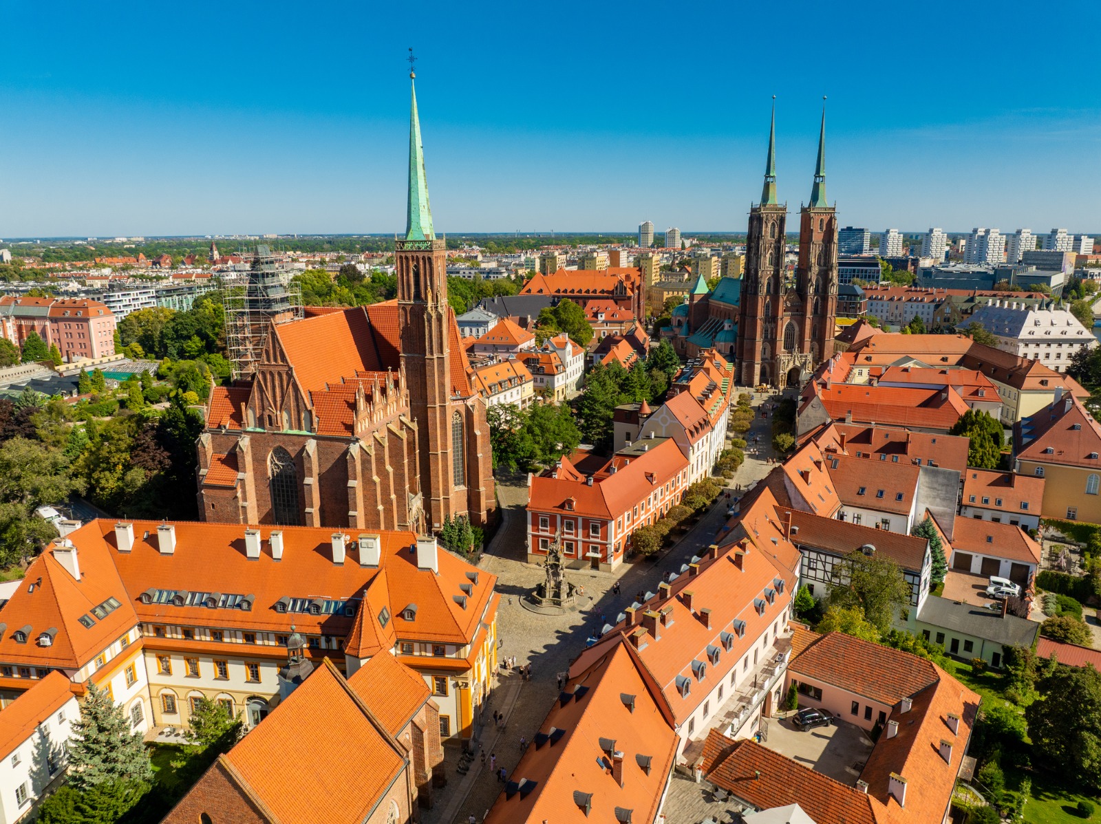 Cathedral towers and red-tiled rooftops in Wroclaw – shared-load removals to Wrocław