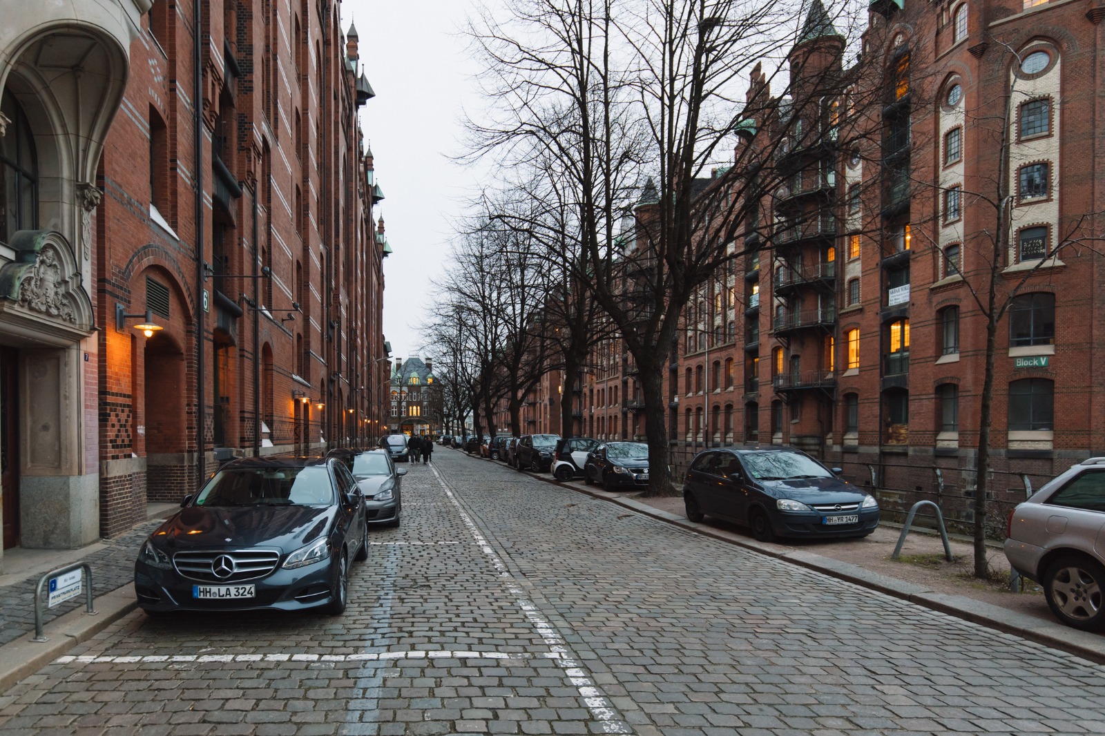 Cobbled residential street lined with brick apartment buildings in Hamburg – part-load removals to Hamburg