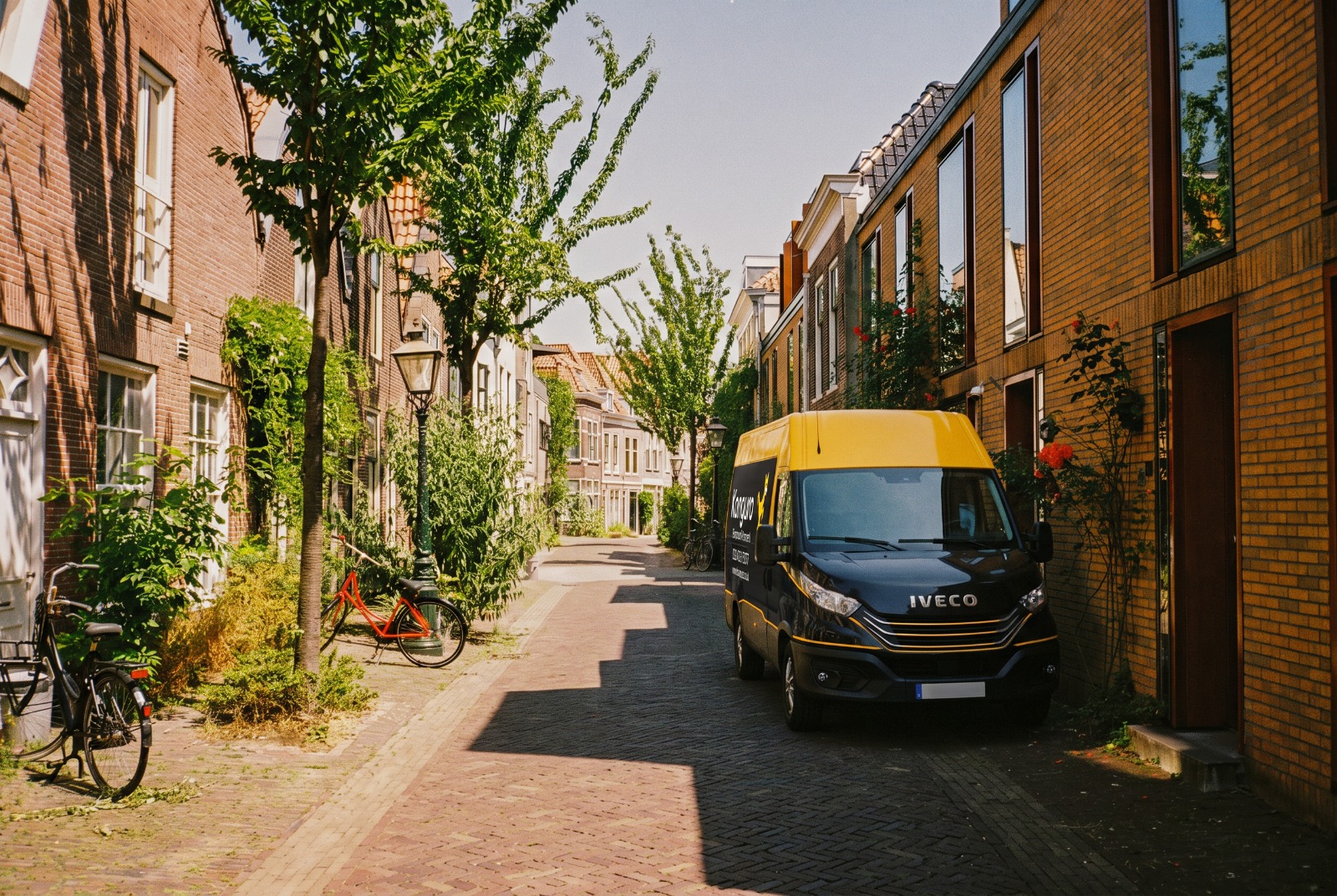 Kanguro removal van on a narrow residential lane in the Netherlands – part-load removals to the Netherlands