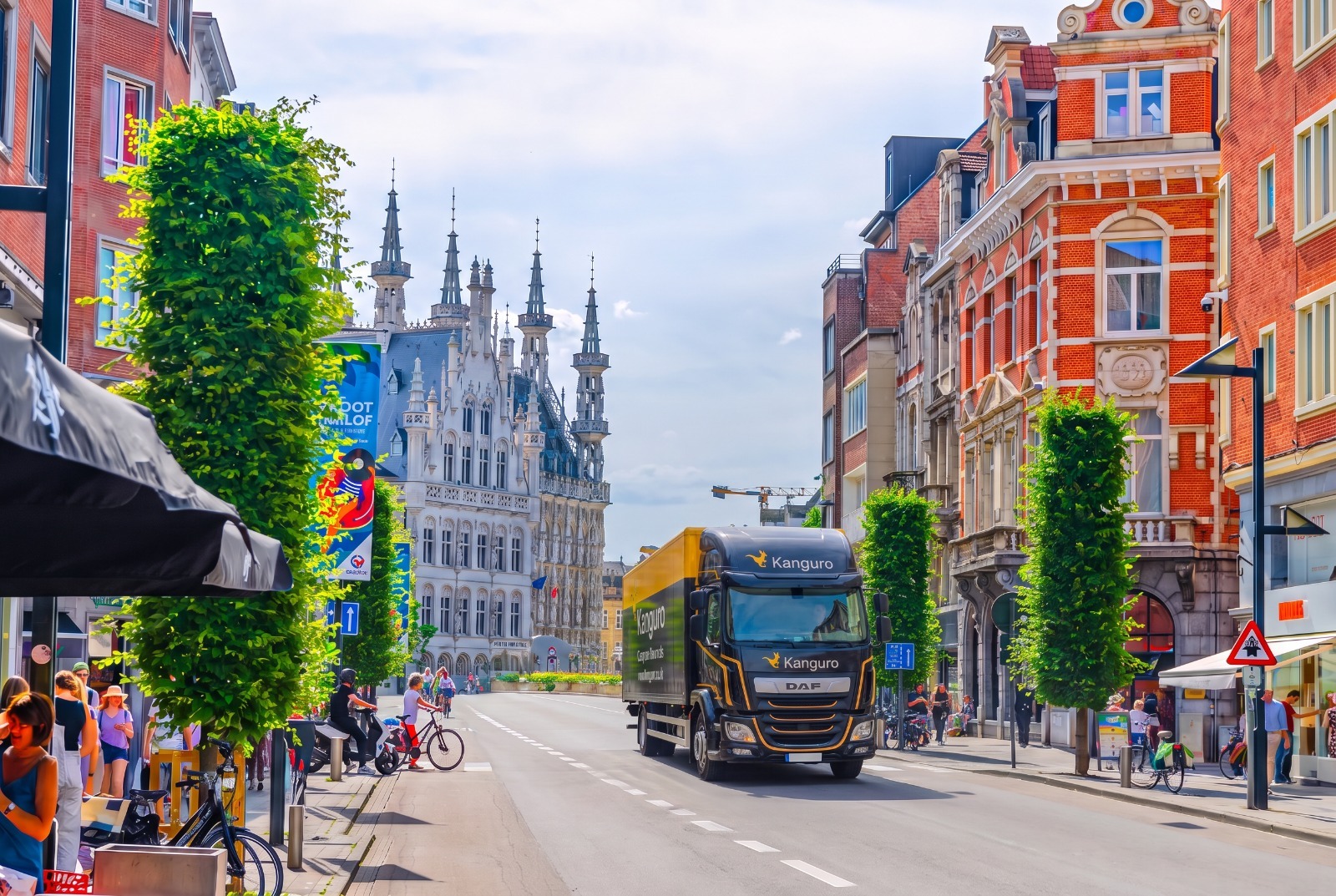 Kanguro removal truck approaching Leuven's ornate Town Hall – moving from the UK to Leuven