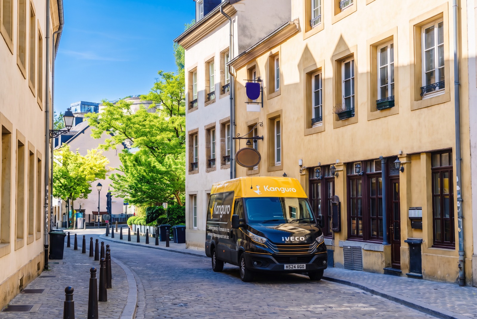 Kanguro removal van on a narrow street in Luxembourg – moving from the UK to Luxembourg